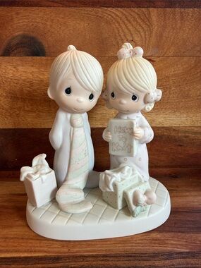 Precious Moments - Our First Christmas Together E2377 P4